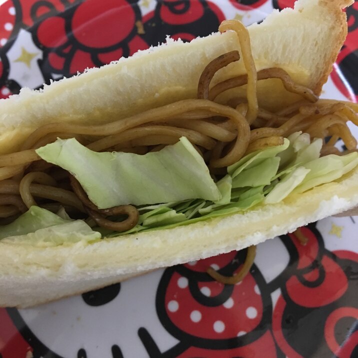 食パン８枚切りで(*^^*)焼きそばサンド☆